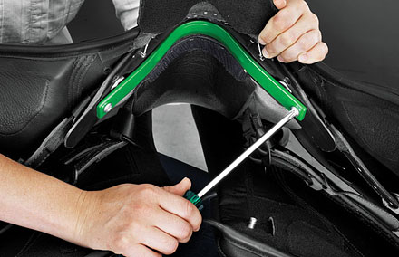 Location of the gullet plate inside the saddle